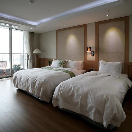 Benikea Hotel Yeosu Exterior foto