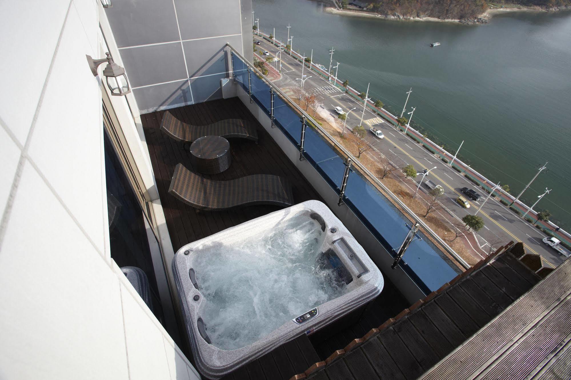 Benikea Hotel Yeosu Exterior foto
