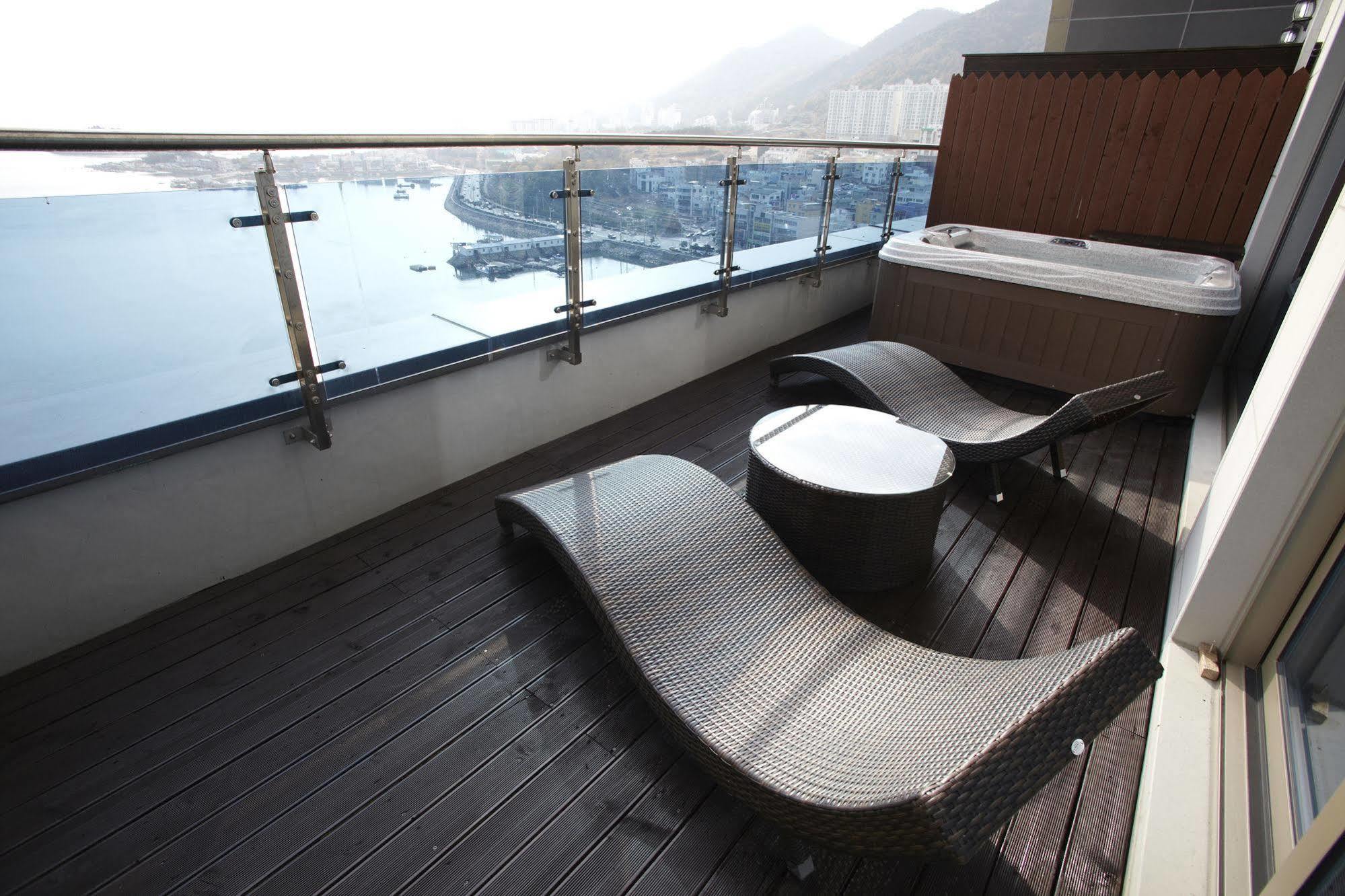 Benikea Hotel Yeosu Exterior foto