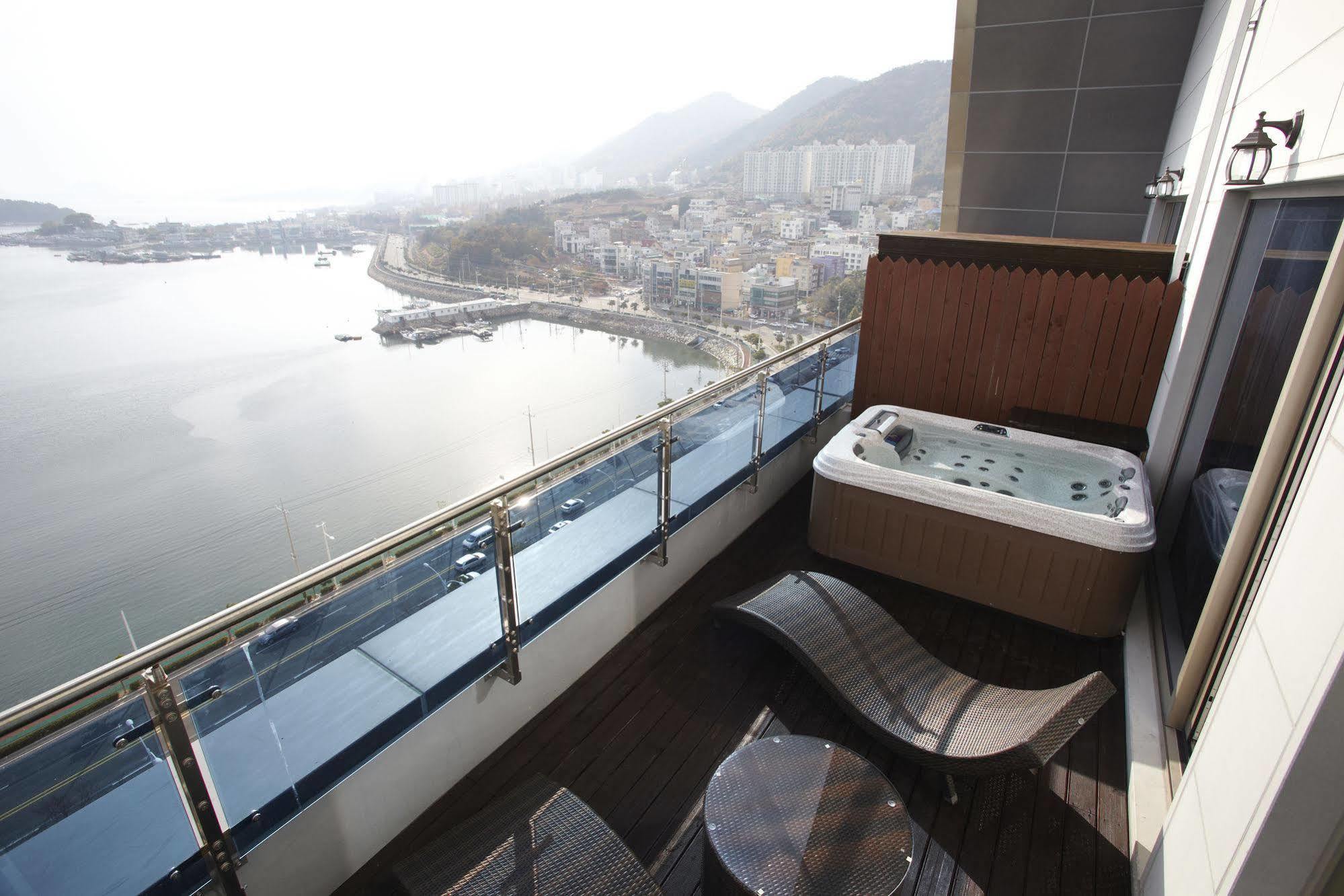 Benikea Hotel Yeosu Exterior foto